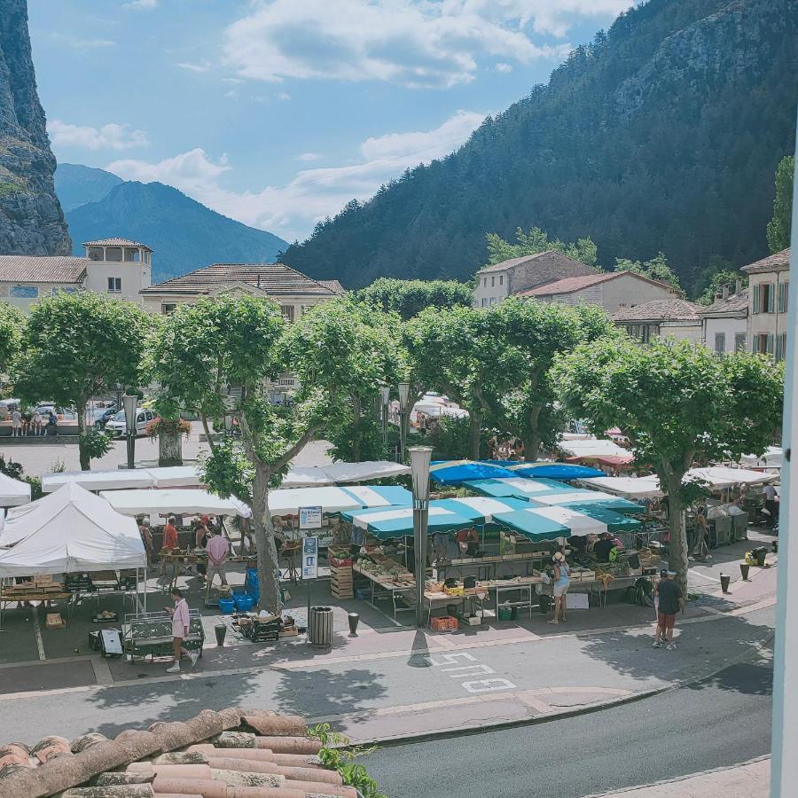 Hotel Du Levant Castellane Exterior foto